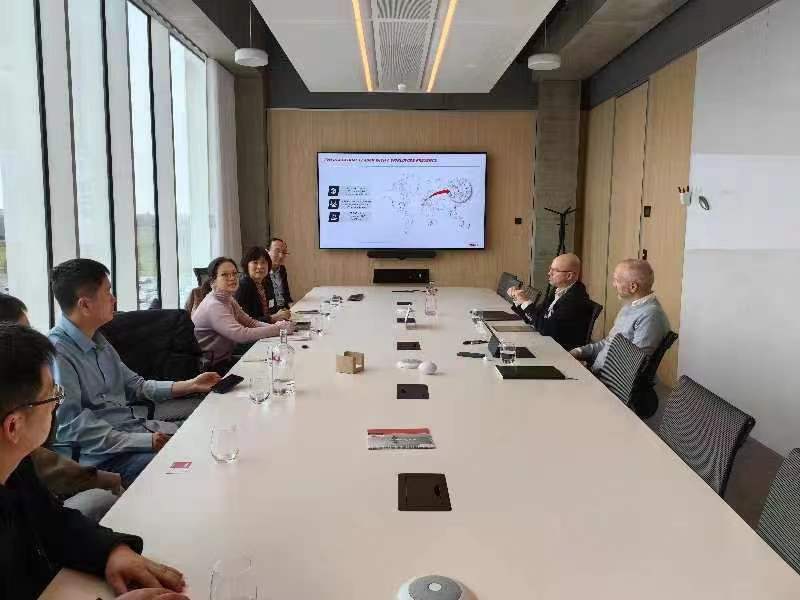 中国工程机械工业协会工业车辆分会张洁秘书长一行赴德观展 LogiMAT 2024，并到访 918博天堂 集团参观互换